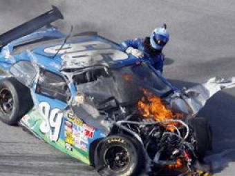 Imagini SOC! Accident incredibil in NASCAR: 7 oameni au vazut moartea cu ochii! 