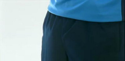 VIDEO / Teddy Sheringham jongleaza cu..*** intr-o campanie impotriva cancerului la testicule!