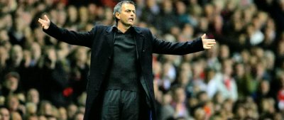 "Bye - bye Mourinho!!!"Vezi cum l-au provocat fanii lui Manchester pe Mourinho!