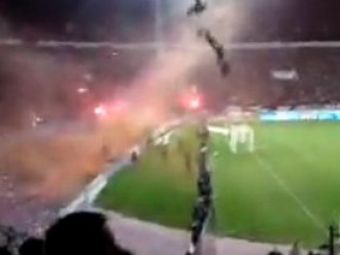Au innebunit fanii! Vezi incidente incredibile de la PAOK 0-0 Olympiakos Pireu!