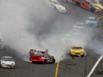 Un singur accident, zeci de masini facute PRAF! Imagini TARI de la Daytona 2009!