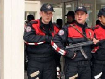 Senzational: Politia inarmata pana in dinti a intrat in vestiar peste stelisti in Turcia