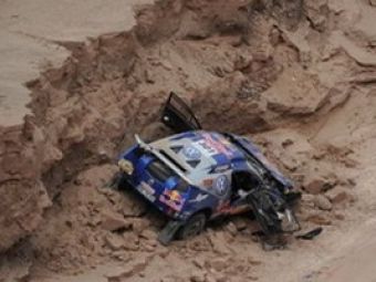 Dakar, aproape de tragedie: Carlos Sainz a cazut intr-un CRATER nesemnalizat!
