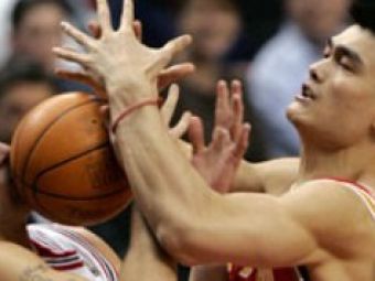 Cum i-a terorizat uriasul Yao Ming pe colegii sai din NBA! Super VIDEO