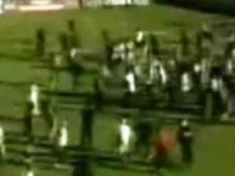 VIDEO: Violente incredibile in Uruguay. Campionatul intrerupt dupa o bataie generala! 