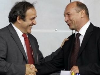 VEZI ce a primit Basescu de la Platini!