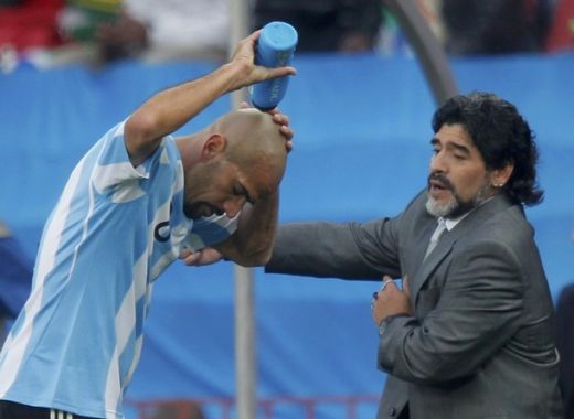 FOTO si VIDEO Spectacol marca Maradona! Concert de vuvuzele la Argentina 1-0 Nigeria!_2