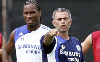 Mourinho il ataca dur pe Drogba: "E un cascador!"