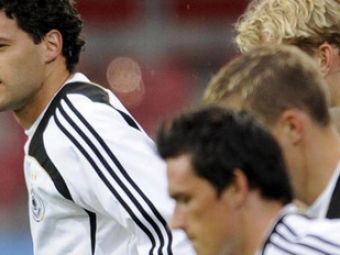 Ballack: "Imi joc rolul de capitan la fel ca Zidane"