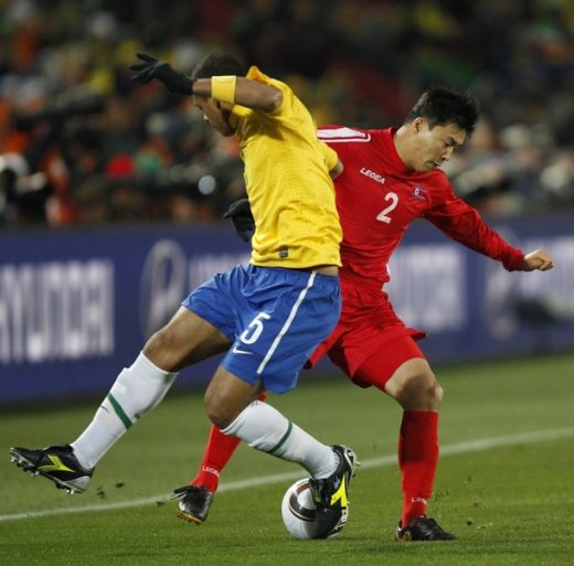 Brazilia, descatusata de super golul lui Maicon! Brazilia 2-1 Coreea de Nord! Vezi rezumat_16