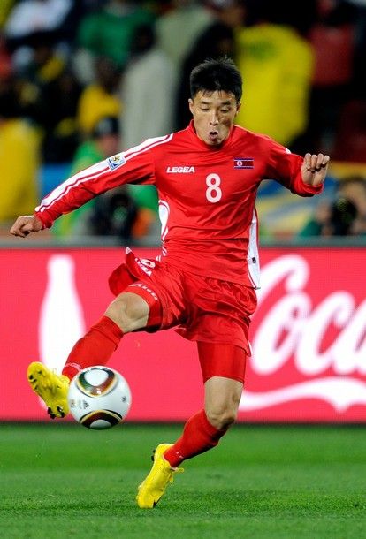 Omul care a dat gol Brazilei joaca la echipa "25 Aprilie"! Citeste povestea lui JI Yun Nam!_10