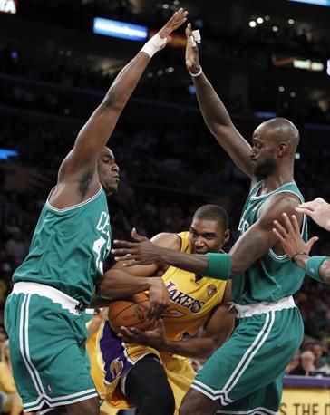 Lakers a batut Boston! Cel mai tare slam al finalei: Vezi care este scorul finalei VIDEO _12