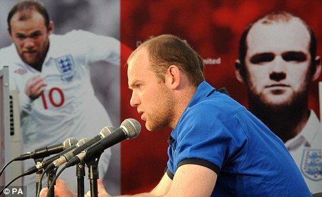 FOTO / Si-au batut joc de Rooney! Ce mesaj i-au scris colegii pe ghete cu pixul!_3