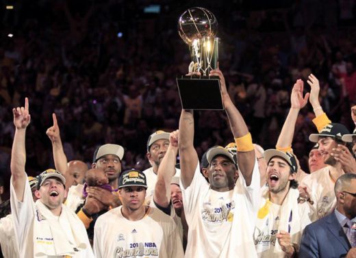 LA Lakers a castigat finala NBA! Bryant MVP: Cum au sarbatorit fanii:_15