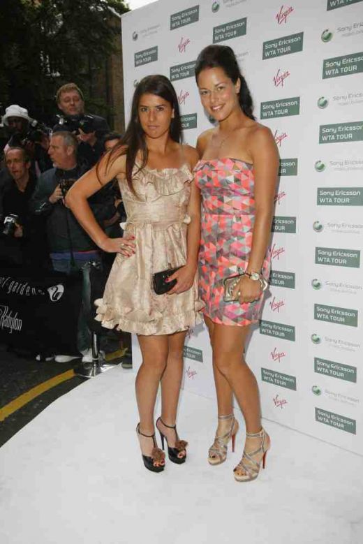 FOTO / Sorana Carstea si Ana Ivanovic au eclipsat-o pe Sharapova la Wimbledon!_2