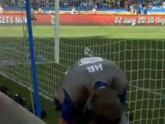 
	VIDEO / Van der Vaart a facut KO un oficial FIFA cu Jabulani!
