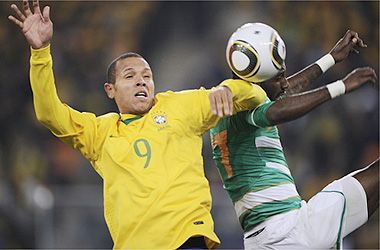 Brazilia joaca handbal :) Luis Fabiano a facut DOUA HENTURI la golul 2 cu Coasta de Fildes! VEZI FAZA_1