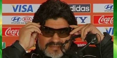 
	VIDEO:&nbsp;Ultima nebunie facuta de Maradona&nbsp;la o conferinta de presa!&nbsp;
