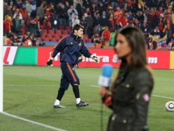 
	FOTO / I-a facut marcaj lui Casillas! Cum a trait Sara Carbonero meciul Spaniei cu Honduras!
