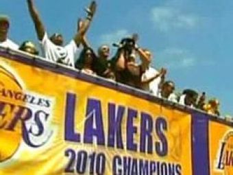 
	VIDEO: Cum a petrecut LA Lakers castigarea celui de-al 16-lea titlu NBA!
