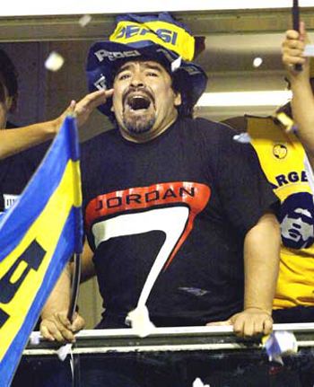 Maradona in tricoul Braziliei, "mana lui Dumnezeu" si cantecul "Marado, Marado!" Vezi cele mai tari clipuri cu Maradona! VIDEO_18