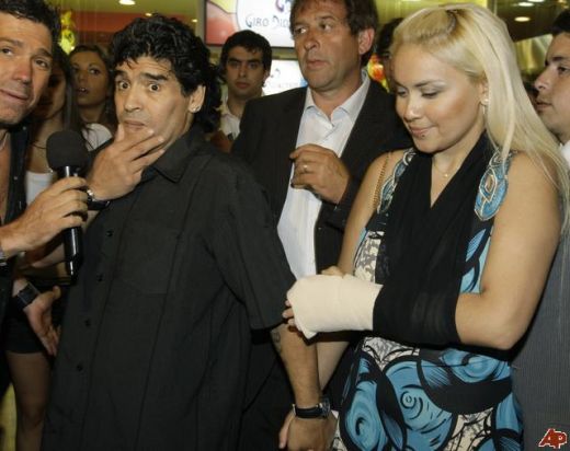 Maradona in tricoul Braziliei, "mana lui Dumnezeu" si cantecul "Marado, Marado!" Vezi cele mai tari clipuri cu Maradona! VIDEO_25