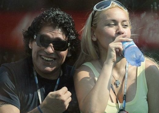 Maradona in tricoul Braziliei, "mana lui Dumnezeu" si cantecul "Marado, Marado!" Vezi cele mai tari clipuri cu Maradona! VIDEO_26