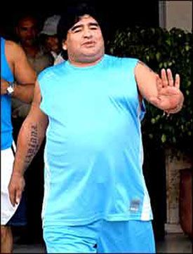 Maradona in tricoul Braziliei, "mana lui Dumnezeu" si cantecul "Marado, Marado!" Vezi cele mai tari clipuri cu Maradona! VIDEO_28