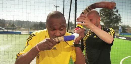
	VIDEO Africanii i-au facut lui Zidane o vuvuzela speciala: Vezi cum arata Zizouzela!
