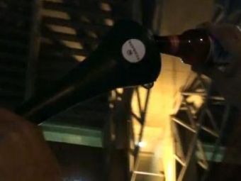 
	VIDEO! Ultima inventie la Mondial! Danezii au transformat vuvuzela in palnie pentru bere
