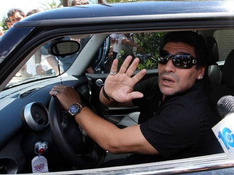 Bild: "Maradona, antrenor sau marioneta?" Cele mai nebune reactii de la Mondiale:_1