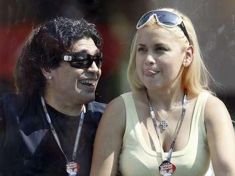 Bild: "Maradona, antrenor sau marioneta?" Cele mai nebune reactii de la Mondiale:_11
