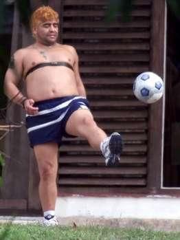 Bild: "Maradona, antrenor sau marioneta?" Cele mai nebune reactii de la Mondiale:_13