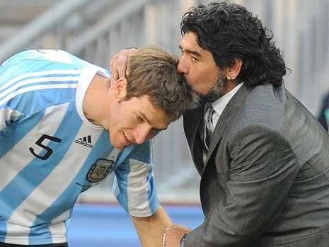 Bild: "Maradona, antrenor sau marioneta?" Cele mai nebune reactii de la Mondiale:_15