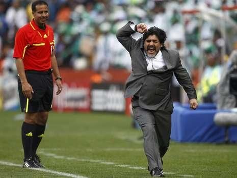 Bild: "Maradona, antrenor sau marioneta?" Cele mai nebune reactii de la Mondiale:_19