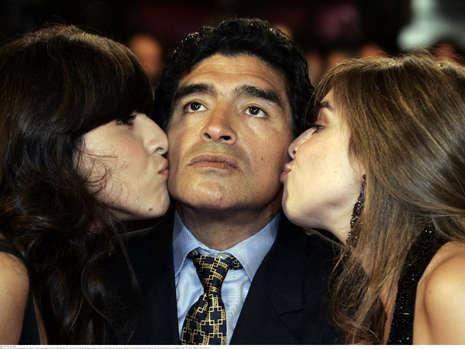 Bild: "Maradona, antrenor sau marioneta?" Cele mai nebune reactii de la Mondiale:_22