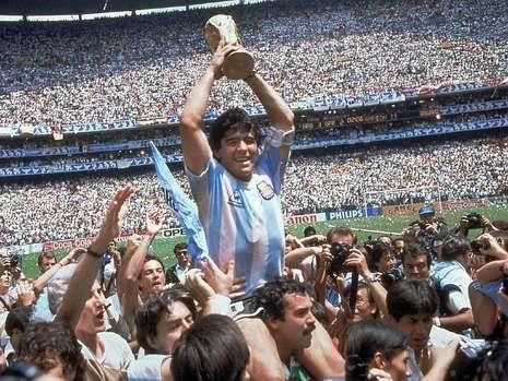 Bild: "Maradona, antrenor sau marioneta?" Cele mai nebune reactii de la Mondiale:_23