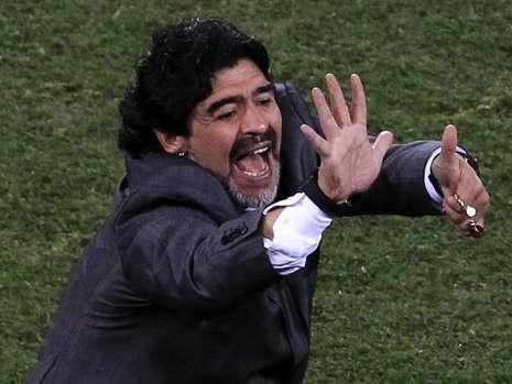 Bild: "Maradona, antrenor sau marioneta?" Cele mai nebune reactii de la Mondiale:_6