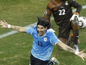 
	VIDEO / El Loco Abreu a batut penalty-ul decisiv pentru Uruguay ca Zidane si Panenka:
