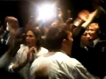 
	VIDEO! Au devastat hotelul dupa calificare! Jucatorii Uruguayului si fanii au dansat toata noaptea dupa ce-au trecut de Ghana
