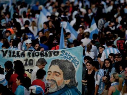 VIDEO "Pentru noi sunteti castigatori!" Isterie la revenirea Argentinei! Maradona, tratat ca un erou!_2