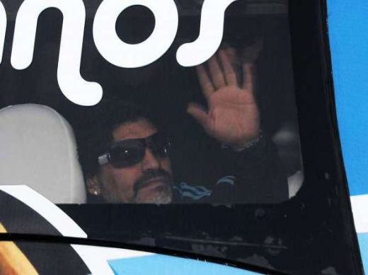 VIDEO "Pentru noi sunteti castigatori!" Isterie la revenirea Argentinei! Maradona, tratat ca un erou!_11