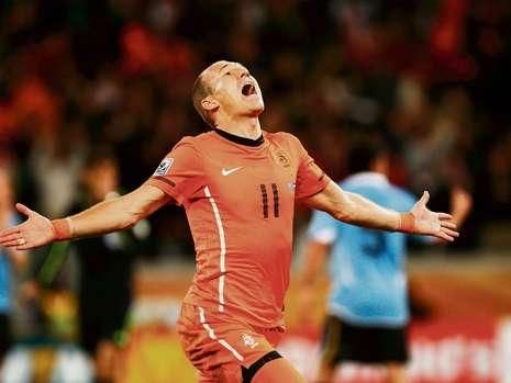 FOTO Ce festa i-a facut Ooijer lui Robben dupa calificarea in finala Cupei Mondiale!_7