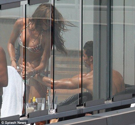 Cristiano Ronaldo a FUGIT in SUA: a fost surprins in tandreturi cu Irina la piscina!_4
