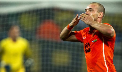 
	Sneijder, la un pas de un record incredibil: tripla plus Mondialul intr-un singur sezon!
