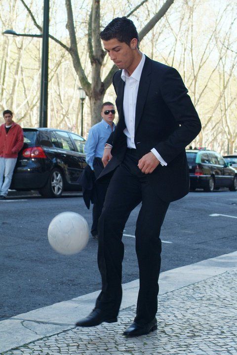 SUPER FOTO! Cristiano Ronaldo se antreneaza la costum pe strazile din New York!_2