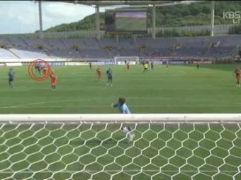 Un coreean reinventeaza fotbalul: gol SENZATIONAL de la jumatatea terenului!