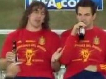 
	VIIDEO / Jucatorii Spaniei au sarbatorit cu BERE in vestiar! Fabregas si Puyol l-au imitat pe Al Bundy :))
