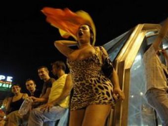 
	SUPER FOTO: Beti de bucurie! Cum au sarbatorit spaniolii castigarea Cupei Mondiale!
