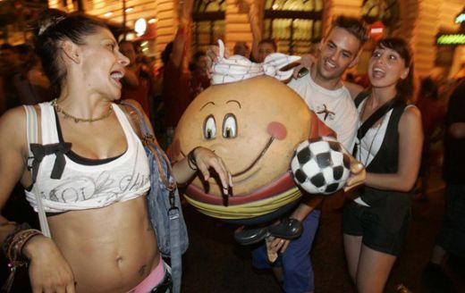 SUPER FOTO: Beti de bucurie! Cum au sarbatorit spaniolii castigarea Cupei Mondiale!_5